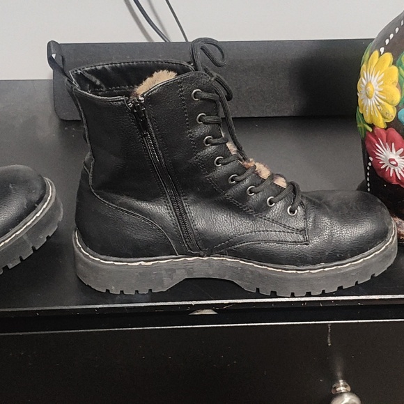 Shoes - Picture 3 of 3